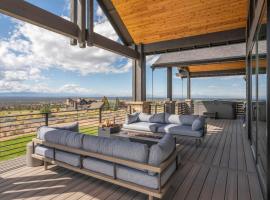 Pioneer by AvantStay Magnificent Home Located In The Brasada Ranch Community, hotel v mestu Powell Butte