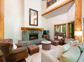 Ski In/Ski Out Luxury Home w/ jacuz/ fireplace