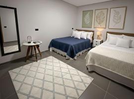 Casa nova, bem centralizada para lugares turísticos!, Hotel in Foz do Iguaçu