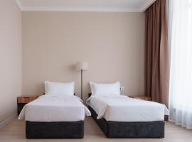 Ton Azure Hotel, hotel a Tong