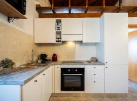 New with private parking, 5 min to the lake, WiFi, Hotel in Pucciarelli
