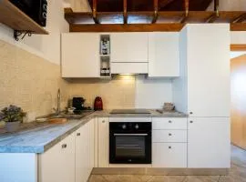 New with private parking, 5 min to the lake, WiFi