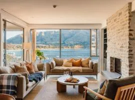 Azure Luxe Lakeside Retreat with pool, spa and gym