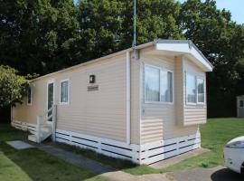 1. Forest Edge 2 Bedroom Statement Caravan, Hotel in Saint Leonards