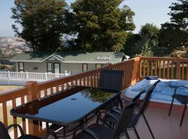 Swanage Signature 3 Bedroom Lodge with Hot Tub, hotel di Swanage