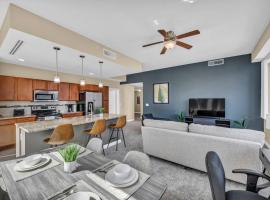 LAKE VIEWS | Paid Parking | Downtown | Gym, Hotel in Cleveland