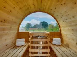 Nature Haven Pond,Pool and Hot Tub