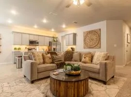 Entire House~ Spacious~ Prime Location~ Backyard