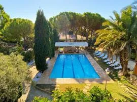 Villa Sitges El Ranch Amaizing Outdoor Areas Beaches at 5 minutes walk Sitges at 15 min drive AC Pool Jacuzzi & Garden XXL