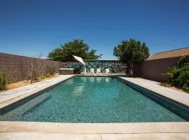 High Desert House - Sweeping Views, Large Pool, Hot Tub