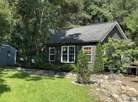 Cedar Valley Cottage Ideal Location Pet friendly Get Away