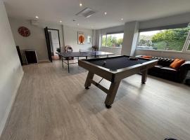 Jaw-Dropping Beach House In Anglesey, hotel a Benllech