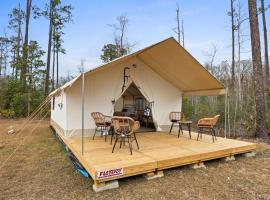 Stay & Paddle Free Lakeside Glamping Retreat – hotel w mieście Wewahitchka
