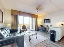 Lovely Modern Condo w/ Balcony - Walk to Riverfront Park