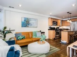 King Bed l CTA l United Center l Near Kasama l Patio