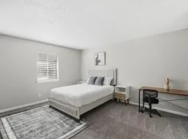 Modern 2BR Retreat Near Stone Mountain