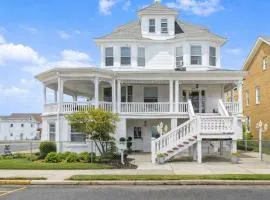 10BR WW Victorian Beach House - Sleeps 30