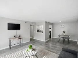 Modern 2BR Retreat Near Stone Mountain