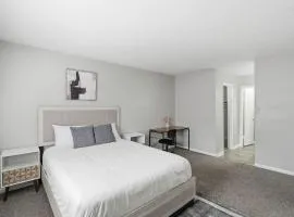 Modern 2BR Retreat Near Stone Mountain