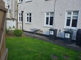 Cosy Garden apartment in Foxrock