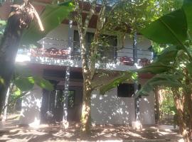 Family Cabin Surrounded by Nature - Patio & Pool, hotel di Sagrada Familia