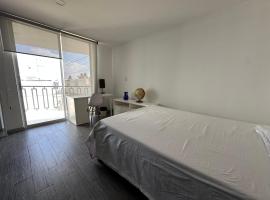 Suite Ejecutiva FINSA con Baño Privado y Parking, отель в городе Санкторум