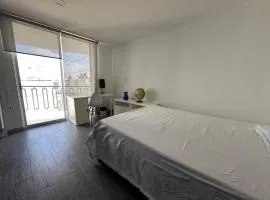 Suite Ejecutiva FINSA con Baño Privado y Parking
