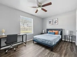 Comfortable 1-bed w hardwood-style floors