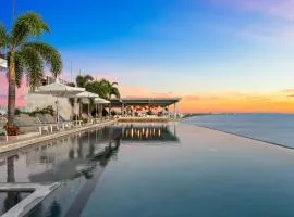 Panarea Beachfront Living - Pools Spa Gym & Luxury Amenities