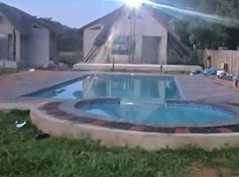 Tsetsebjwe Lodge, hotel em Baines Drift