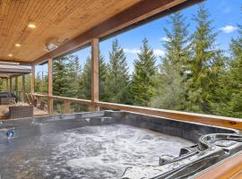 Prospector Pines Treetop Escape in Suncadia- Fairway View, BBQ, Outdoor Fireplace, Smart TVs, Hi-speed Wi-Fi, Hotel in Cle Elum