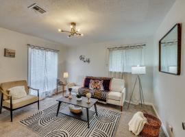 Easy University Access! Charming Home in Grambling, hotel 