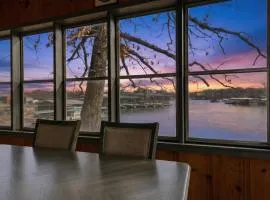 Charming & Cozy Waterfront Cabin at 21mm Near Shorty Pants