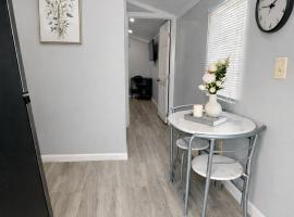 Beautiful independent suite, hotel a Brandon