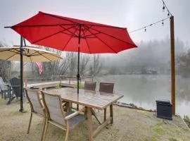 Private Pond and Dock! Cozy Cabin in Southern Oregon