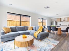 Modern Clyde Family Retreat, отель в городе Clyde