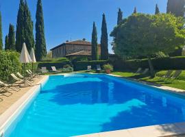 Private Pool Villa On Wine Estate Near Montalcino, Hotel in Grosseto