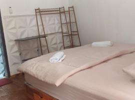 Djambu Tree Homestay, מלון בBiha