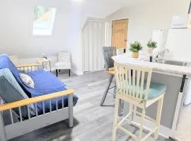 1 BD 7 minutes to 7 mile beach