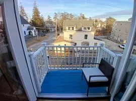 A balcony to the Ocean 7 min walk to the beach