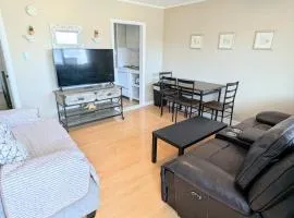 7 Mile beach is across the street Sleeps 3 Pets