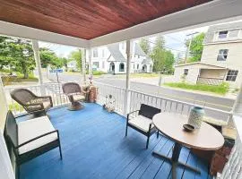 Spacious 4BD apt Sleeps 10 Walk to beach 7 min
