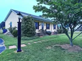 Well-Appointed Ranch Gateway to the Beaches & 2 minutes to the DE Turf Complex