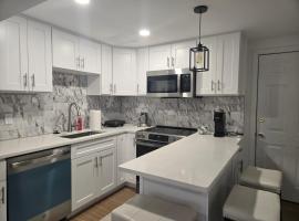 Modern & Cozy Suite, Hotel in Norwood