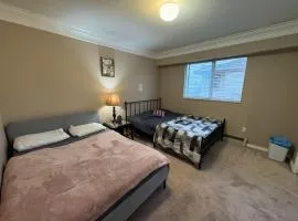 Nordel Way Guest House - Walk to Transit & Shopping - 20 Min to YVR