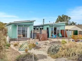Mermaid Haus - Beach Escape with Pool, Fire & Style
