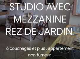 Studio avec Mezzanine 6 couchages, hotel in Péone