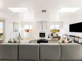 The Sawtooth House - Pioneertown Escape with Pool, Spa, Views & Fire Pit