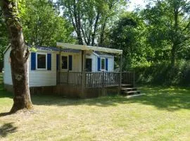 Mobil home confortable avec terrasse à Bignac, 6 personnes - API-1-52-1227