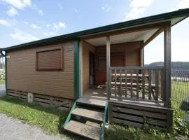 Bungalow Confort avec Terrasse - 5 Personnes, 2 Chambres - API-1-52-1819